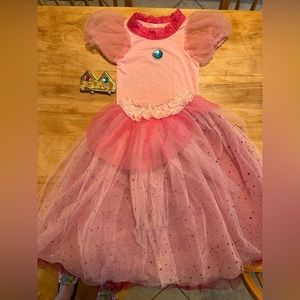 Princess Peach Halloween Costume!